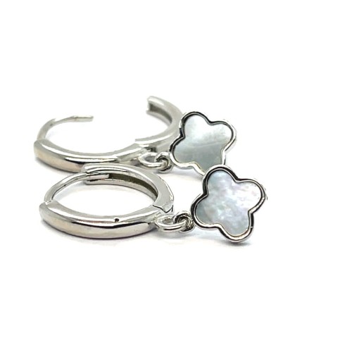 Przejdź do produktu Srebrne Kolczyki Kółka Koniczynka Masa Perłowa Zatrzaskowe Pr. 925