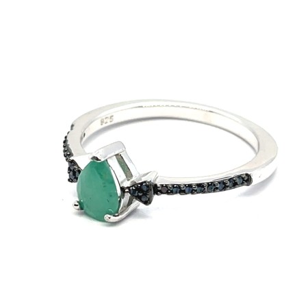 pierścionek z czarnym spinelem, spinel czarny w srebrze, minimalistyczny pierścionek z kamieniami, biżuteria z czarnymi kamieniami, pierścionek z geometrycznym wzorem, czarny spinel srebro 925