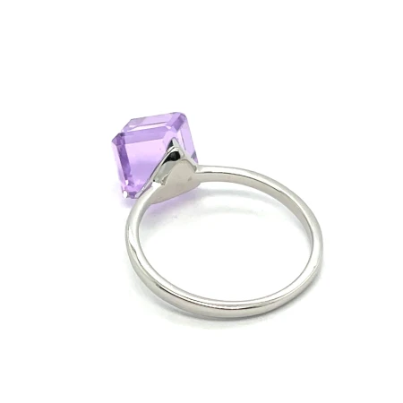 biżuteria premium swarovski sklep online, pierścionek z geometrycznym kryształem, srebro 925 z fioletowym kamieniem, pierścionek ametyst fiolet, luksusowy pierścionek swarovski, biżuteria rodowana fioletowa, kryształy swarovskiego fiolet