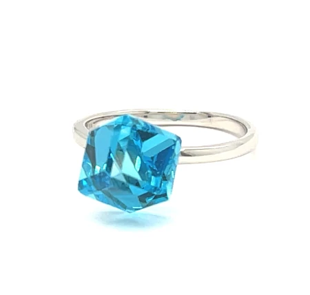 pierścionek kostka lazurowa swarovski, biżuteria designerska srebro 925, pierścionek z kwadratowym kryształem, prezent dla niej błękitny pierścionek, swarovski elements pierścionek, modny pierścionek błękit 2026