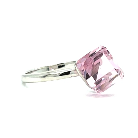 pierścionek kostka różowa swarovski, biżuteria designerska srebro 925, pierścionek z kwadratowym kryształem, prezent dla niej różowy pierścionek, swarovski elements pierścionek, modny pierścionek róż 2026