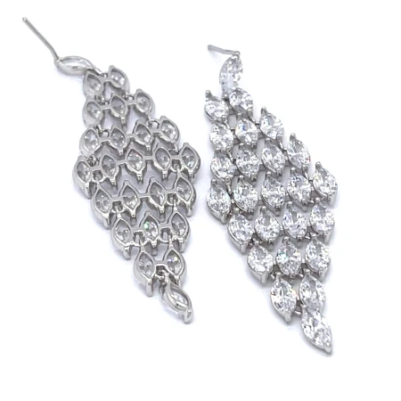 kolczyki do sukni ślubnej boho glamour, biżuteria srebrna ślubna minimalizm, kolczyki z kaskadą światła romby, srebrna biżuteria premium sklep shoper, elegancki prezent na ślub kolczyki, biżuteria damska srebrna wisząca