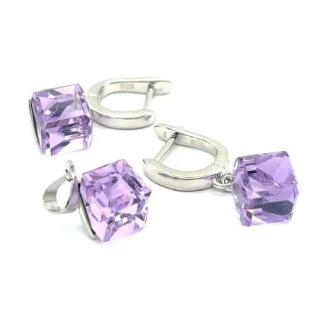 luksusowy wisiorek z krysztalem, fioletowa zawieszka srebrna, bizuteria e commerce swarovski, elegancka zawieszka rodowana, wisiorek kostka 8 mm