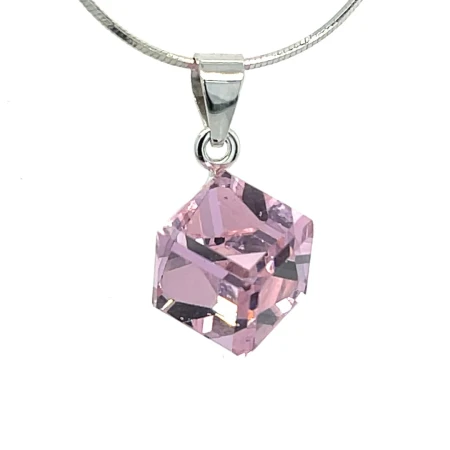 zawieszka kostka swarovski, srebrna zawieszka rodowana, wisiorek z rozowym krysztalem, luksusowa bizuteria geometryczna, modna zawieszka srebro 925
