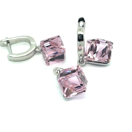 minimalistyczna zawieszka z krysztalem, pustynny roz kostka swarovski, ekskluzywny wisiorek damski, bizuteria rodowana kostka, nowoczesne zawieszki srebrne