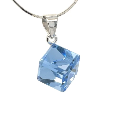 minimalistyczna zawieszka z krysztalem, blekitna kostka swarovski, ekskluzywny wisiorek damski, bizuteria rodowana kostka, nowoczesne zawieszki srebrne
