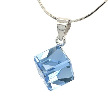 luksusowy wisiorek z krysztalem, jasnoniebieska zawieszka srebrna, bizuteria e commerce swarovski, elegancka zawieszka rodowana, wisiorek kostka 8 mm