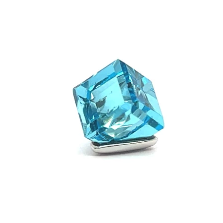 minimalistyczna zawieszka z krysztalem, cyjanowa kostka swarovski, ekskluzywny wisiorek damski, bizuteria rodowana kostka, nowoczesne zawieszki srebrne
