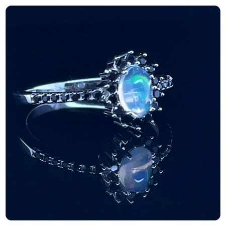 Kamienie naturalne: opal, czarny spinel