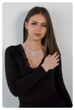 białe cyrkonie w srebrze, biżuteria z kamieniami transparentnymi, lśniąca bransoletka wieczorowa, biżuteria glamour srebrna, bransoletka z cyrkoniami biała