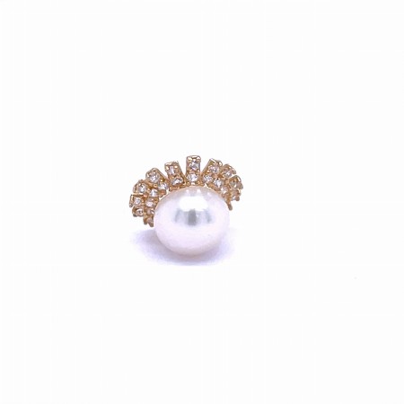 zawieszka z perłą design, biżuteria z perłami nowoczesna, elegancki wisiorek z połyskiem, biżuteria z motywem klasycznym, minimalistyczny design biżuteria, biżuteria z wysokim połyskiem