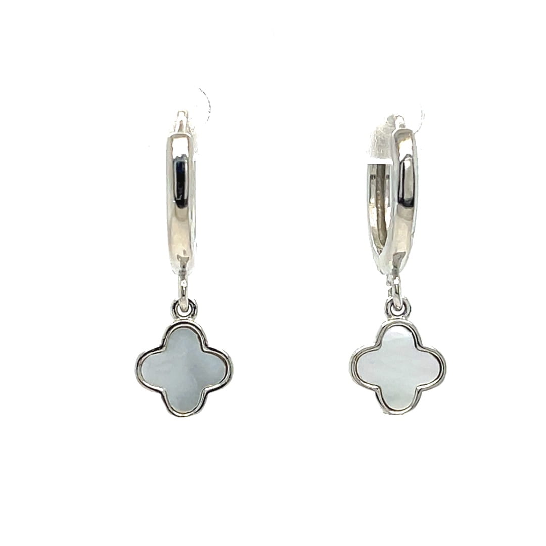 eleganckie kolczyki zatrzaskowe srebro, biżuteria z motywem szczęścia, kolczyki koniczynki cena, modne kolczyki srebrne 2026, sklep online z biżuterią premium