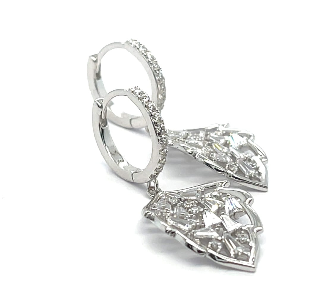 kolczyki listki z cyrkoniami, biżuteria motyw botaniczny, kolczyki na wesele, styl glamour, biżuteria z zapięciem na zatrzask