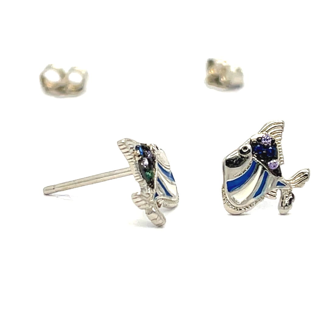 Rybki Skalarki kolczyki ze srebra, niebieskiej i białej emalii oraz połyskujących cyrkonii