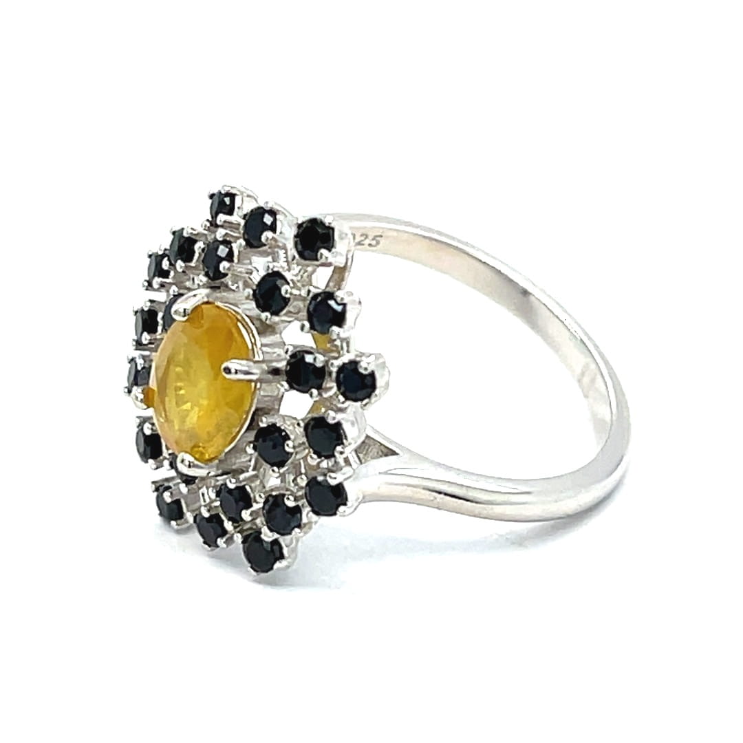 pierścionek z czarnym spinelem, biżuteria z dwoma rzędami kamieni, spinel czarny w pierścionku, elegancki pierścionek z kamieniami szlachetnymi, czarny spinel biżuteria 925, pierścionek halo szafir