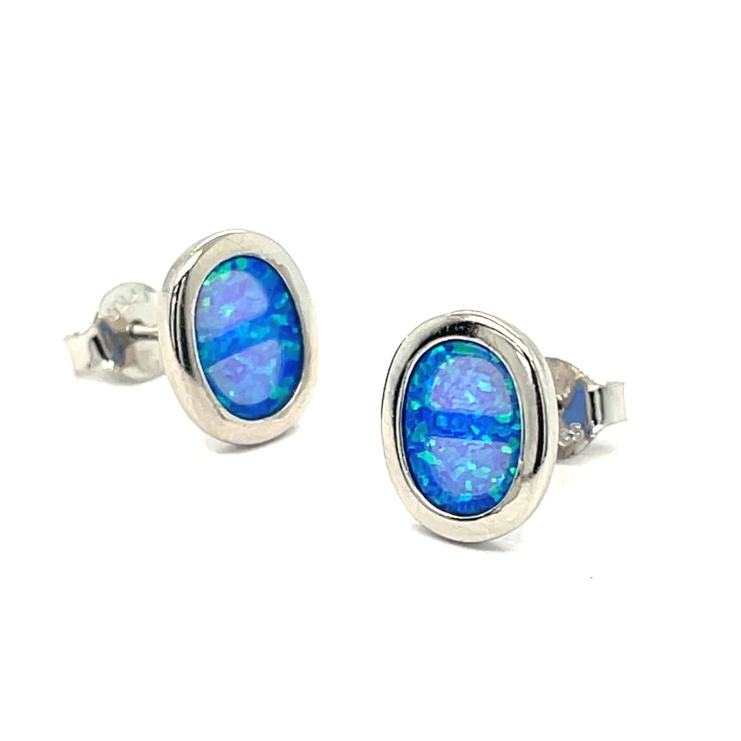 kolczyki sztyfty z kamieniem, biżuteria minimalistyczna srebrna, kolczyki owalne oczko, delikatne kolczyki srebrne, biżuteria z opalem szlachetnym, kolczyki srebro 925