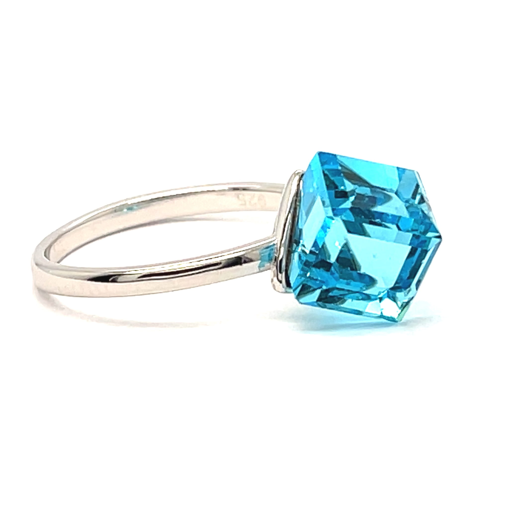 pierścionek statement niebieski, nowoczesna biżuteria z kryształami, pierścionek kostka 12mm, biżuteria srebrna rodowana swarovski, błękitny pierścionek na prezent, elegancki pierścionek z dużym oczkiem