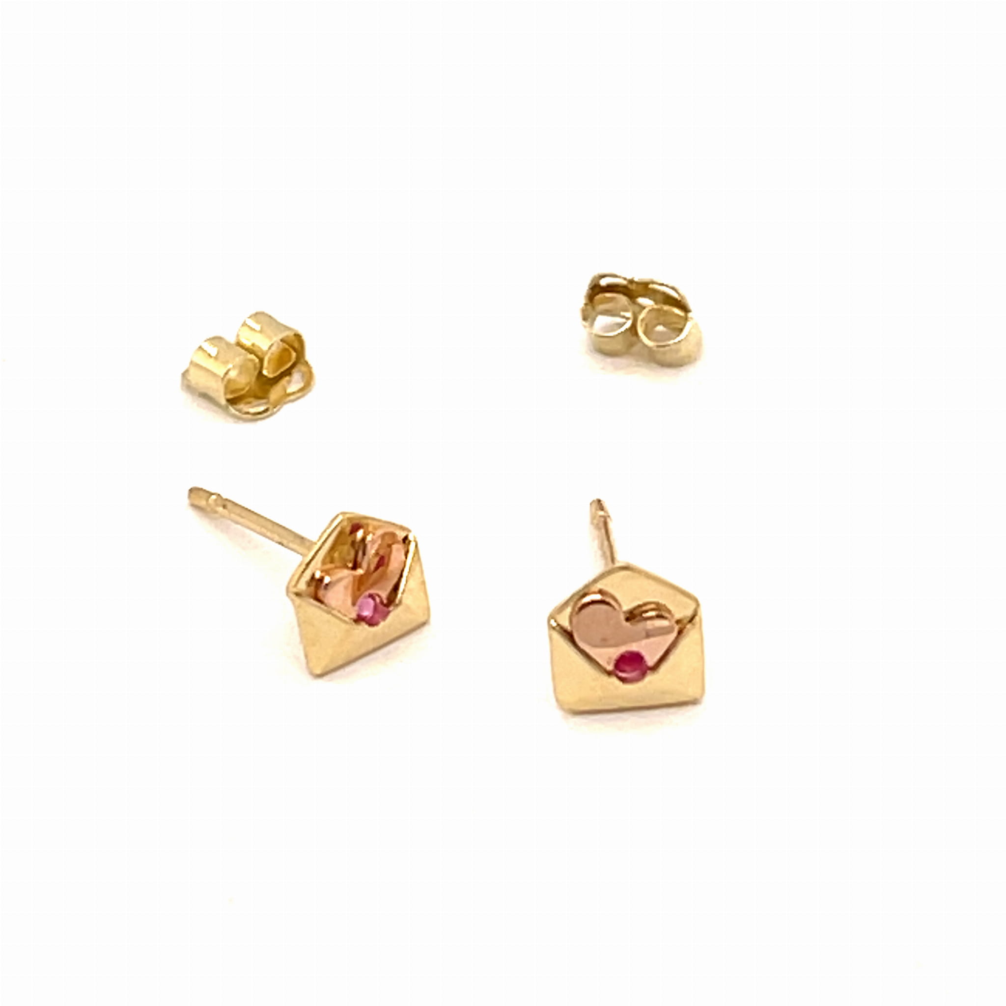 kolczyki złote 7x7 mm sztyfty, biżuteria symboliczna złoto, kolczyki koperty dla dziewczynki złote, elegancki prezent kolczyki, złote kolczyki z różowym kamieniem, biżuteria minimalizm złoto, kolczyki 585