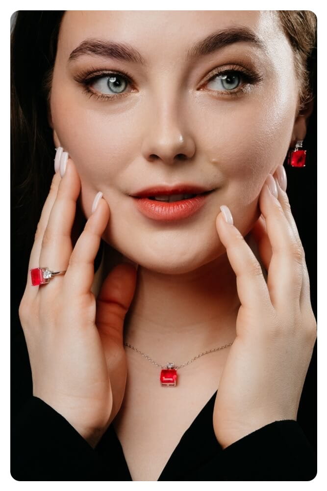 biżuteria na wielkie wyjście, elegancki pierścionek do sukni wieczorowej, prestiżowa biżuteria na gale i bankiety, pierścionek na wesele dla świadkowej