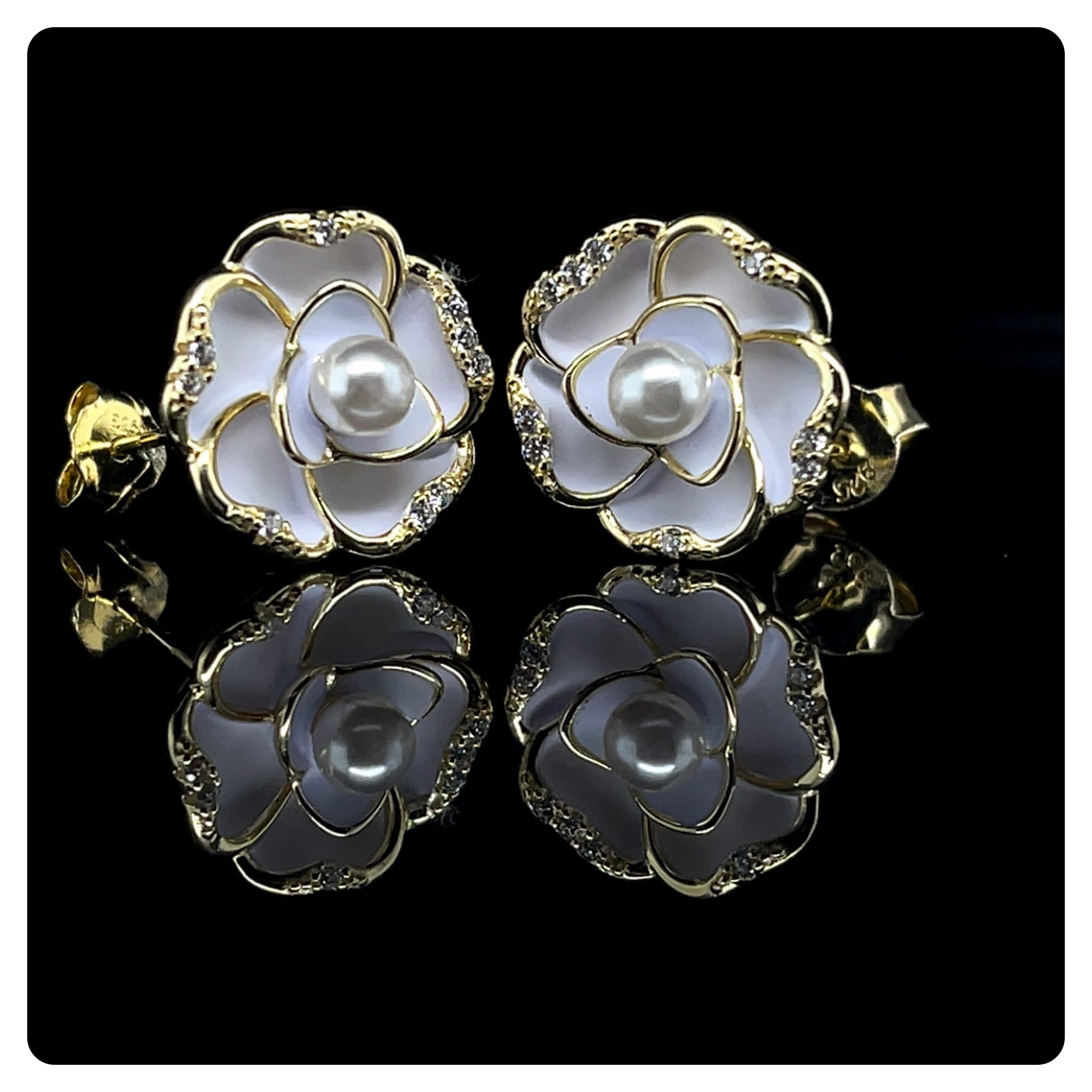 Białe kwiaty - sztyfty ze srebra 925, białe cyrkonie, biała emalia jubilerska.