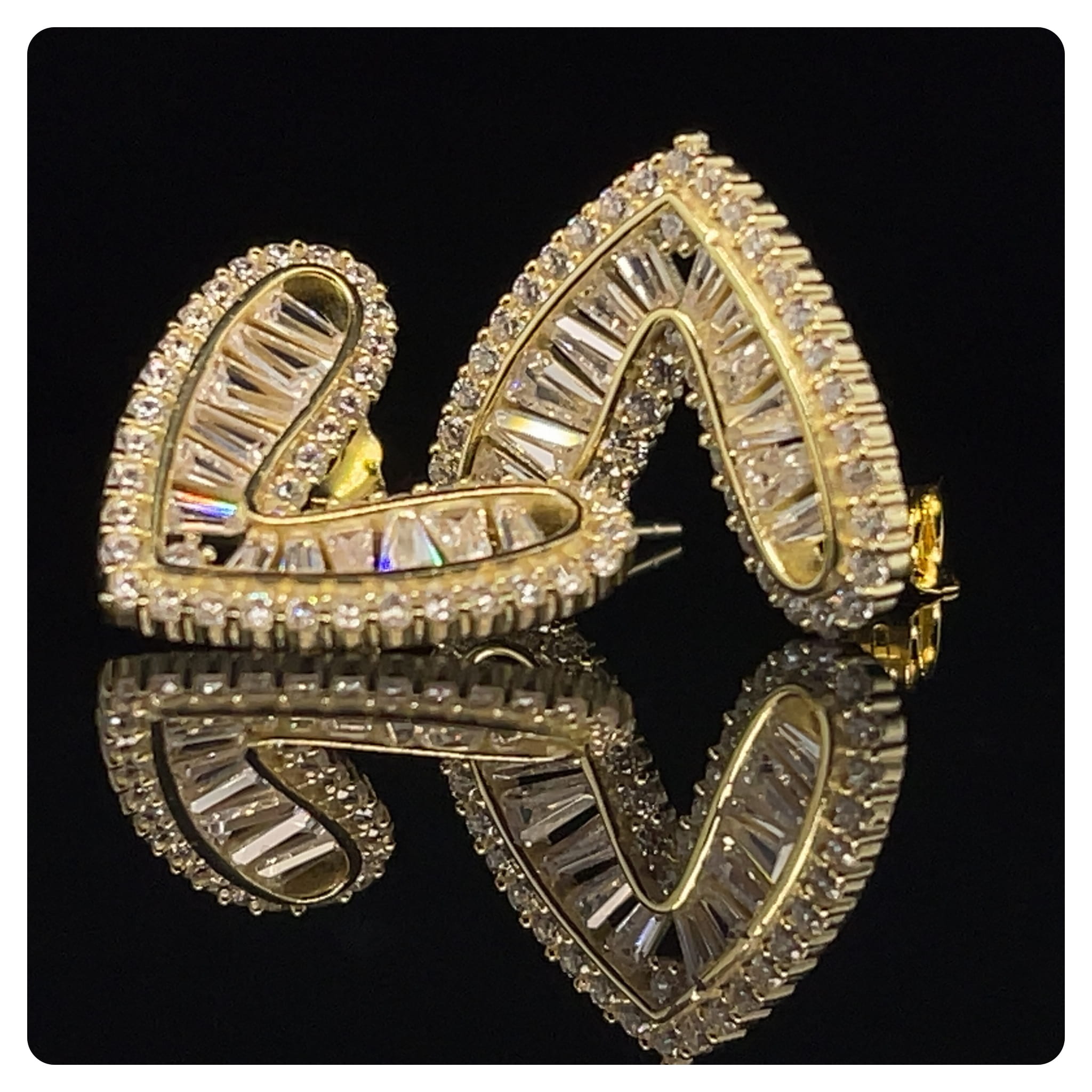 Kolczyki pozłacane ze srebra pr. 925  serca z cyrkoniami, ozdobne, modne