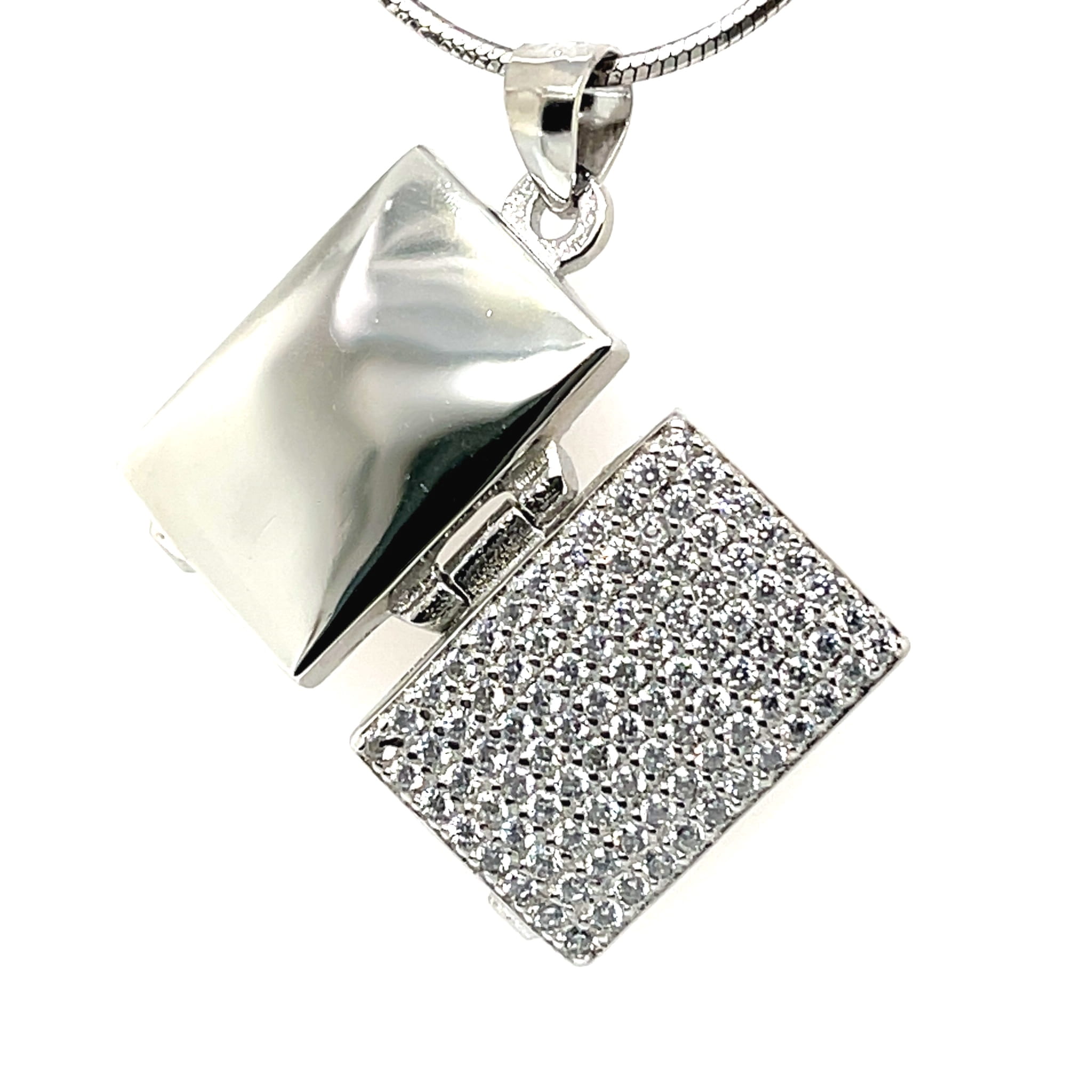 Otwierane puzderko srebrne, przód wysadzany białymi cyrkoniami