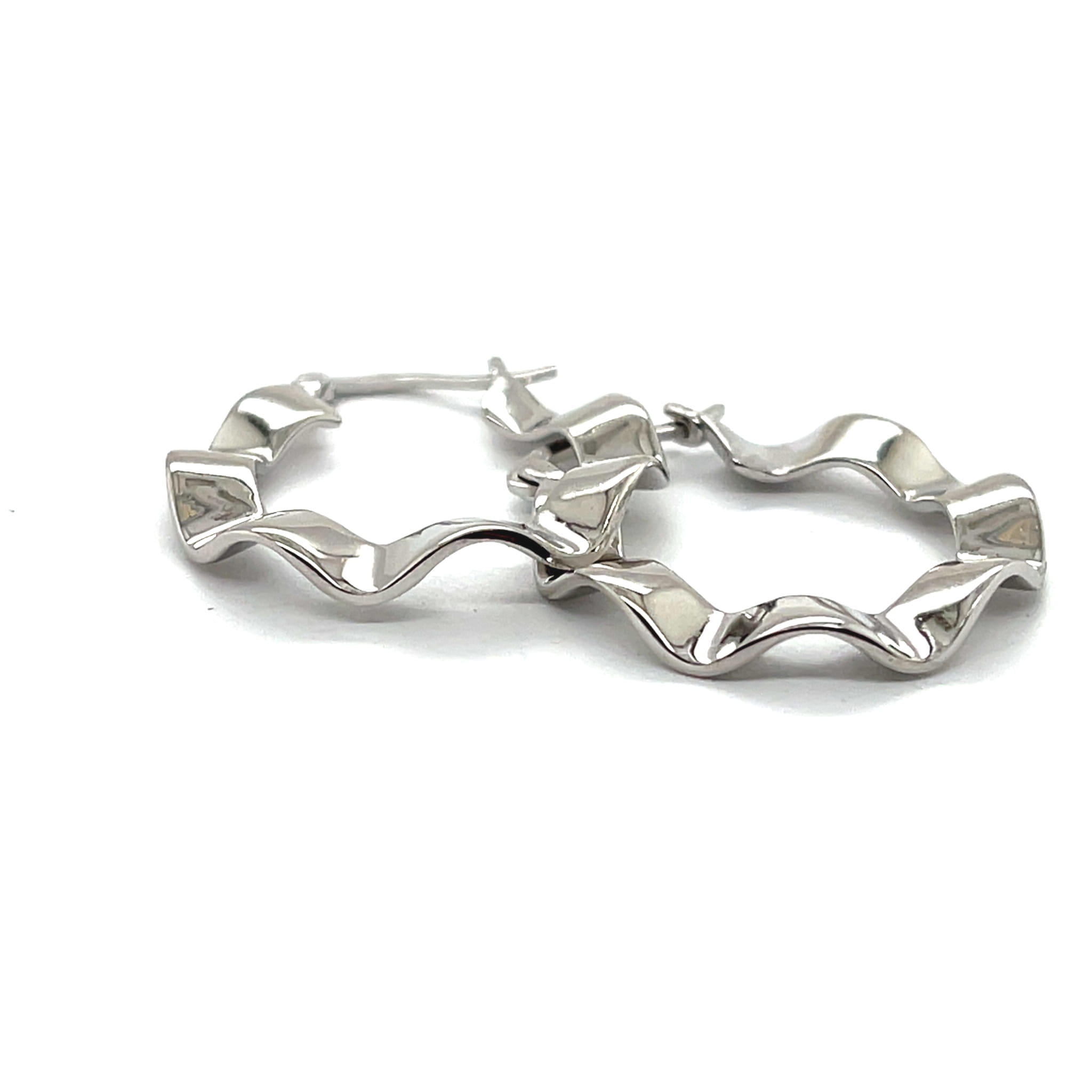 kolczyki koła z falą srebro, biżuteria minimalistyczna 925, kolczyki kreole szerokie, srebrne koła na prezent, kolczyki 25 mm srebro cena, modne kolczyki 2026 koła