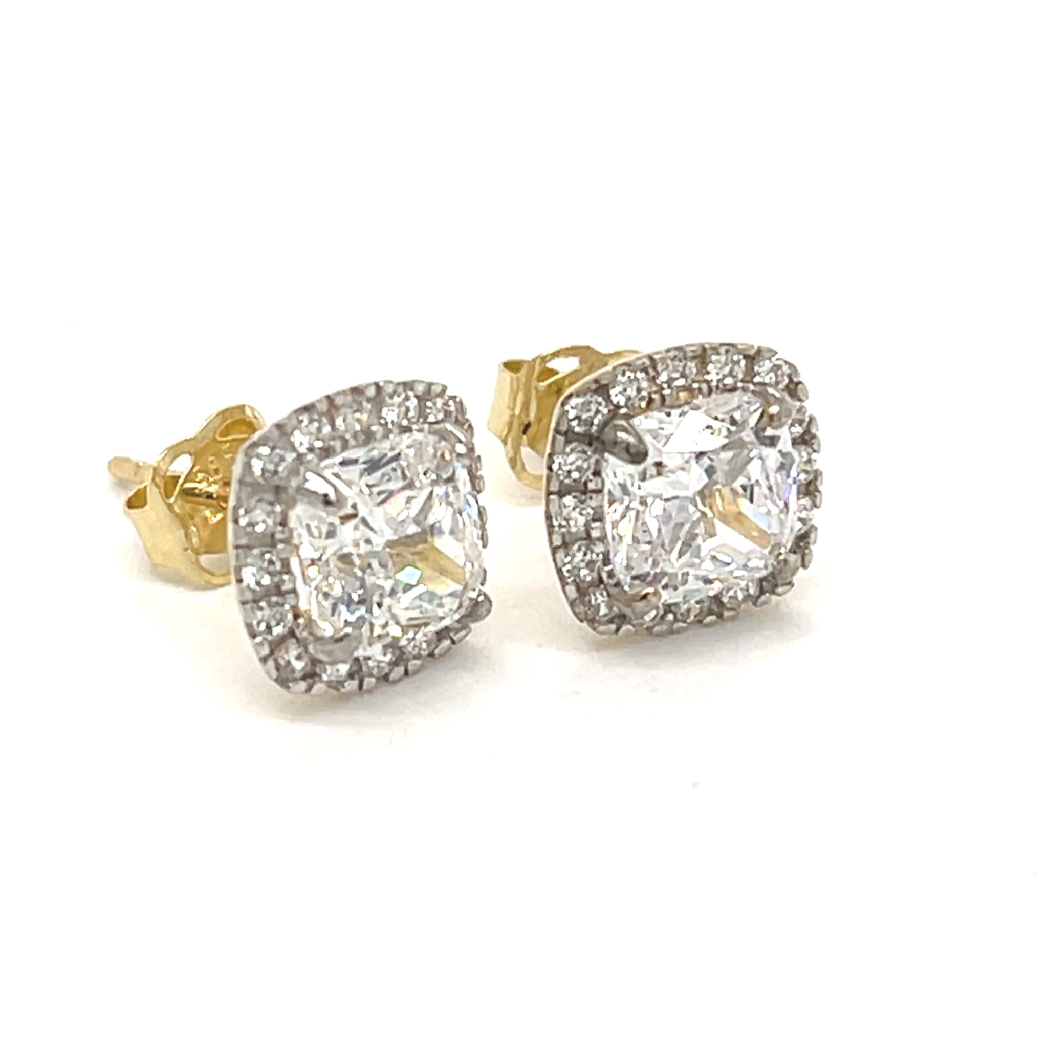 kolczyki w stylu halo złote, biżuteria z efektem brylantu, modne kolczyki złote 2026, klasyczne kolczyki złote sztyfty, biżuteria z kwadratowym oczkiem