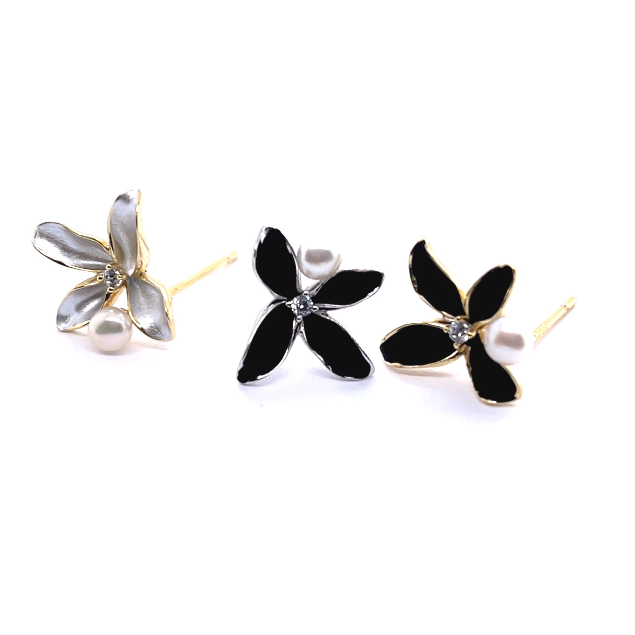 emalia czarna kolczyki, emalia srebrna biżuteria, kolczyki z białą cyrkonią, perła słodkowodna w biżuterii, kolczyki z emalią i perłą