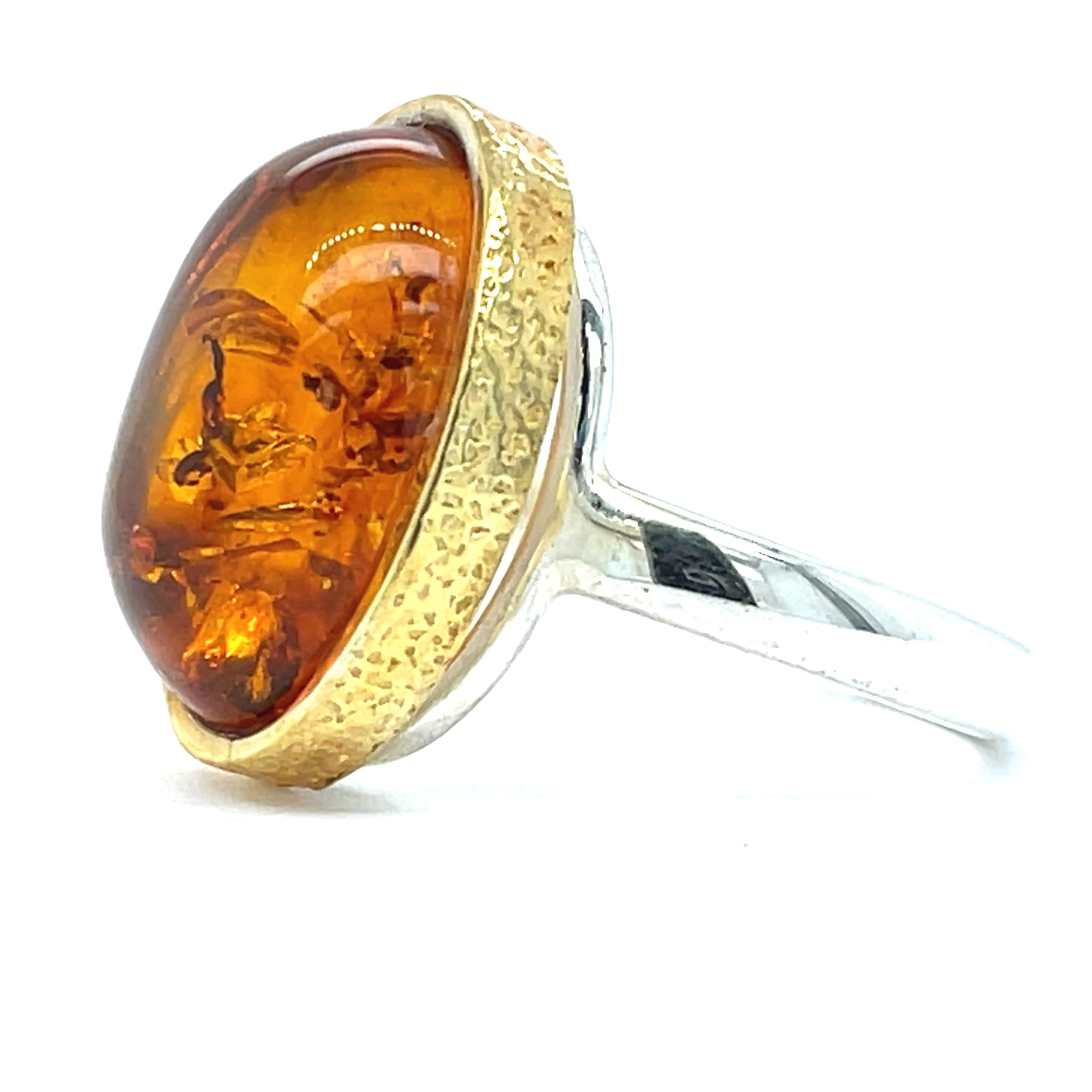 Owalny pierścionek z bursztynem koniak w srebrze  bicolor próby 925