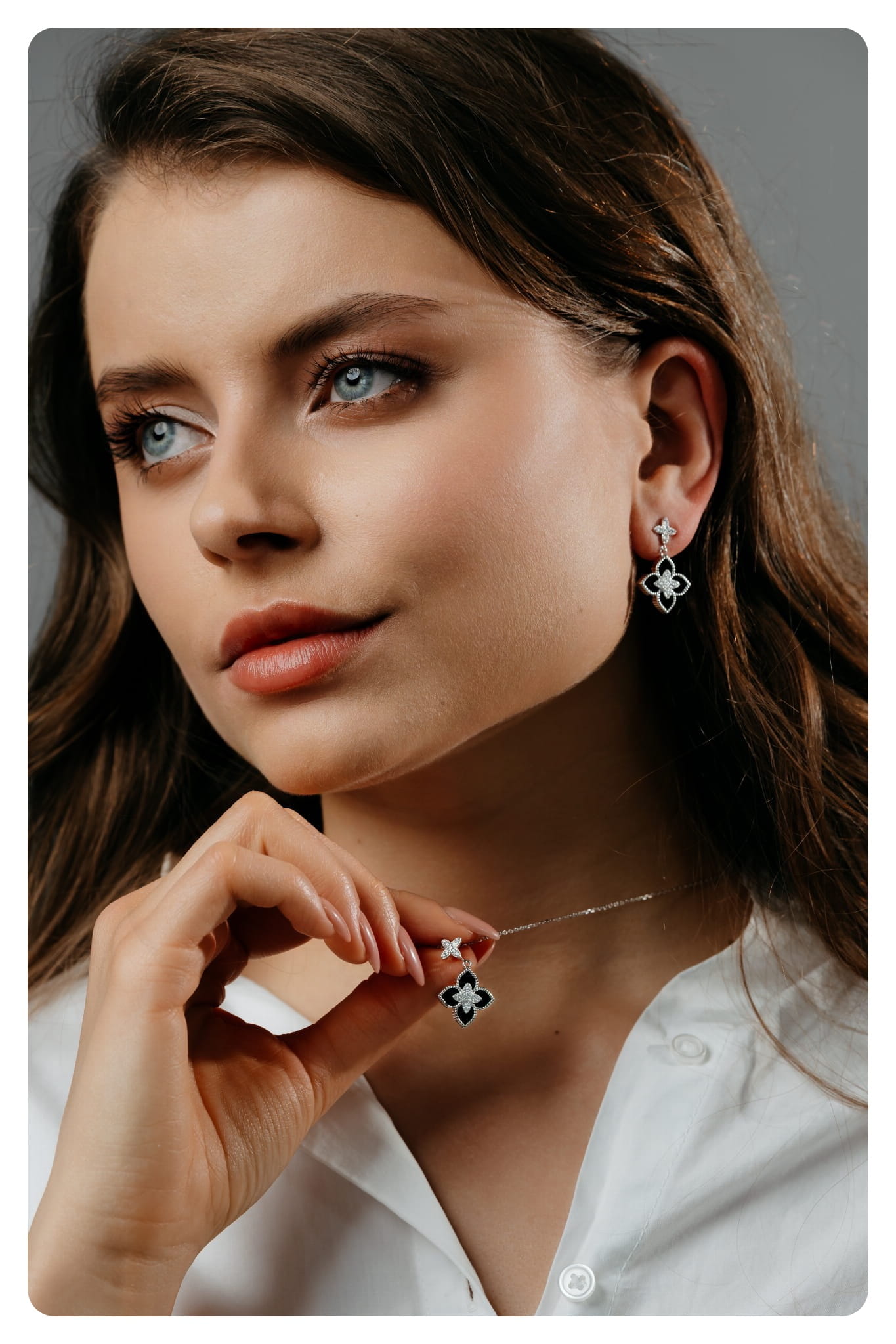 Elegancki naszyjnik z motywem  koniczynki, biżuteria damska 925